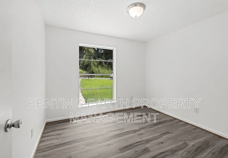 600 Westwood Ave — Photo 9