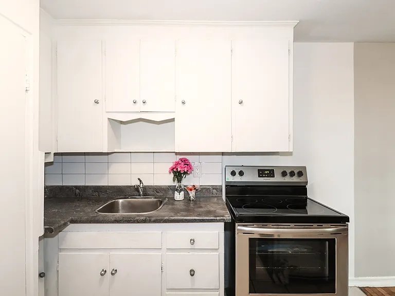2507 Eglinton Ave W — Photo 5