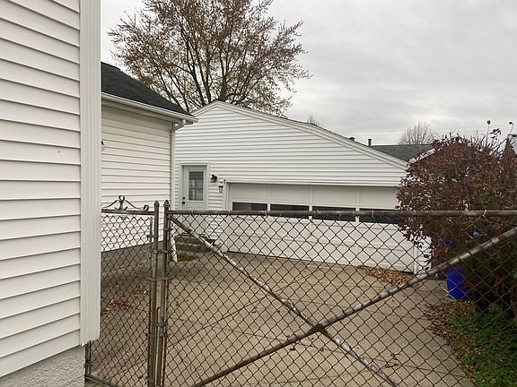2nd image of 146 Thorndale Ave Unit 2