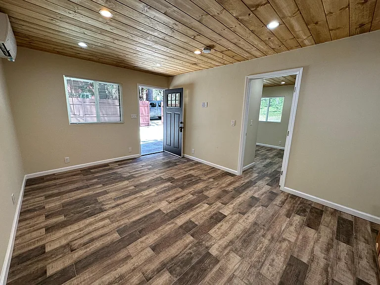54078 Pine Crest Ave — Photo 6