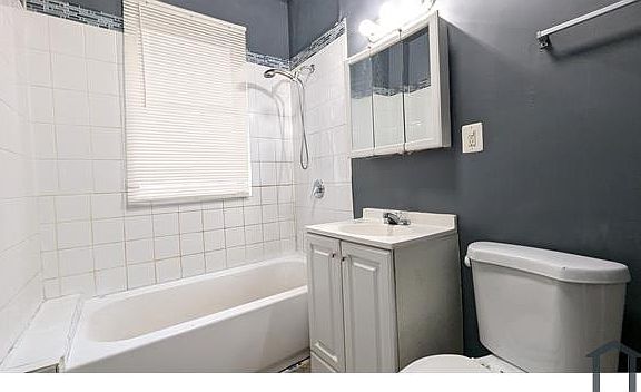 5th image of 6129 S Eberhart Ave #1N