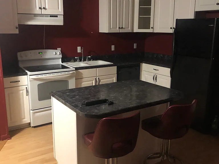 105 E Poplar St #6 — Photo 3