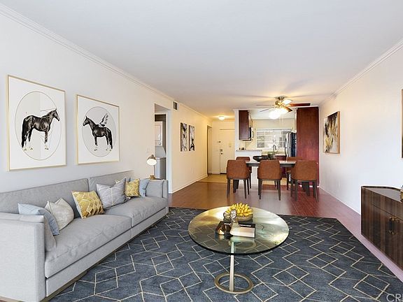 2nd image of 5530 Owensmouth Ave APT 104