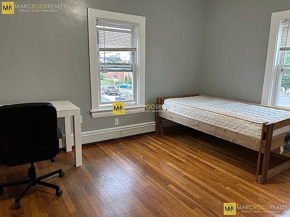 3rd image of 21 Weston St #21