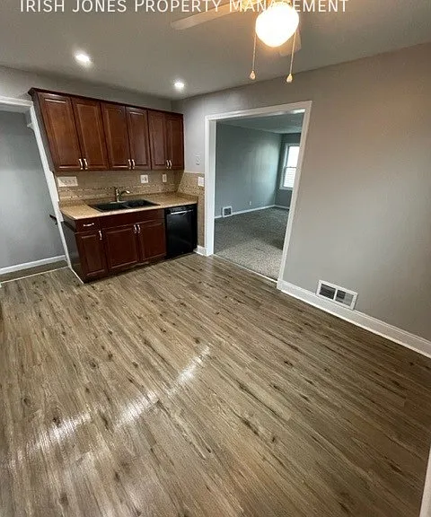 33 Tillotson Pl — Photo 4