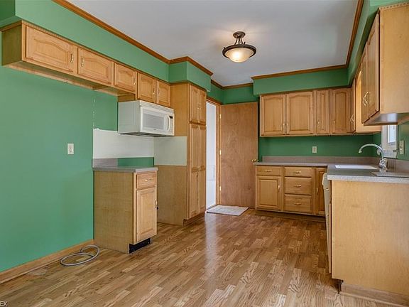 5th image of 1015 Bryn Mawr Ave