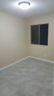 3rd image of 1110 S Kenmore Ave APT 5