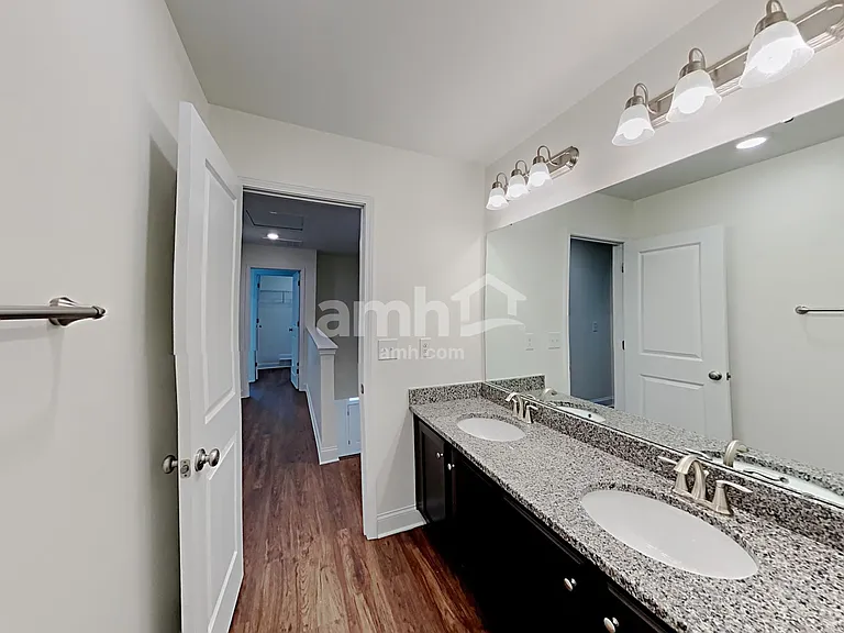 2121 Laurel Village Cir — Photo 24