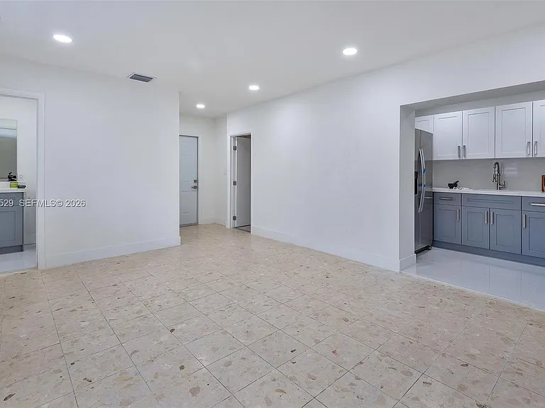 424 W 13th St — Photo 12