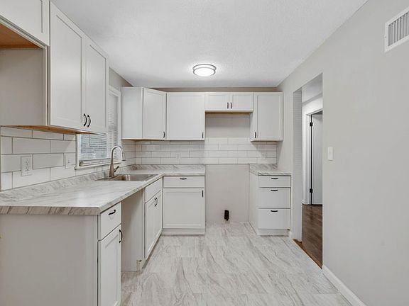 4th image of 8208 Bellefontaine Ave