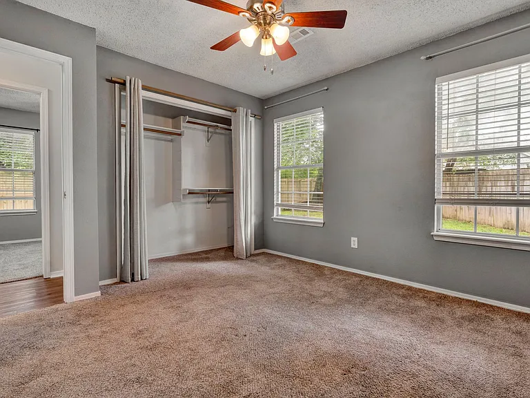 1511 N Greenleaf Dr — Photo 13
