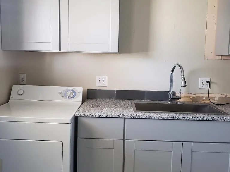218 N Roosevelt Ave #218 — Photo 3