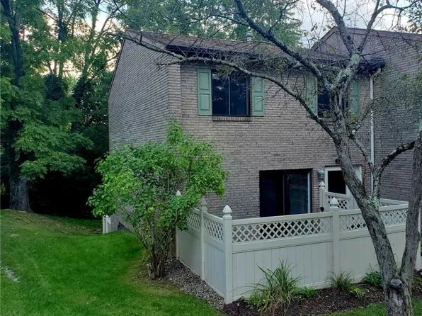 210 Williamsburg Ln #210, Export, PA 15632