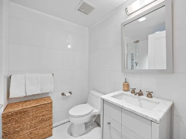 140 East 63rd Street image 18 of 22