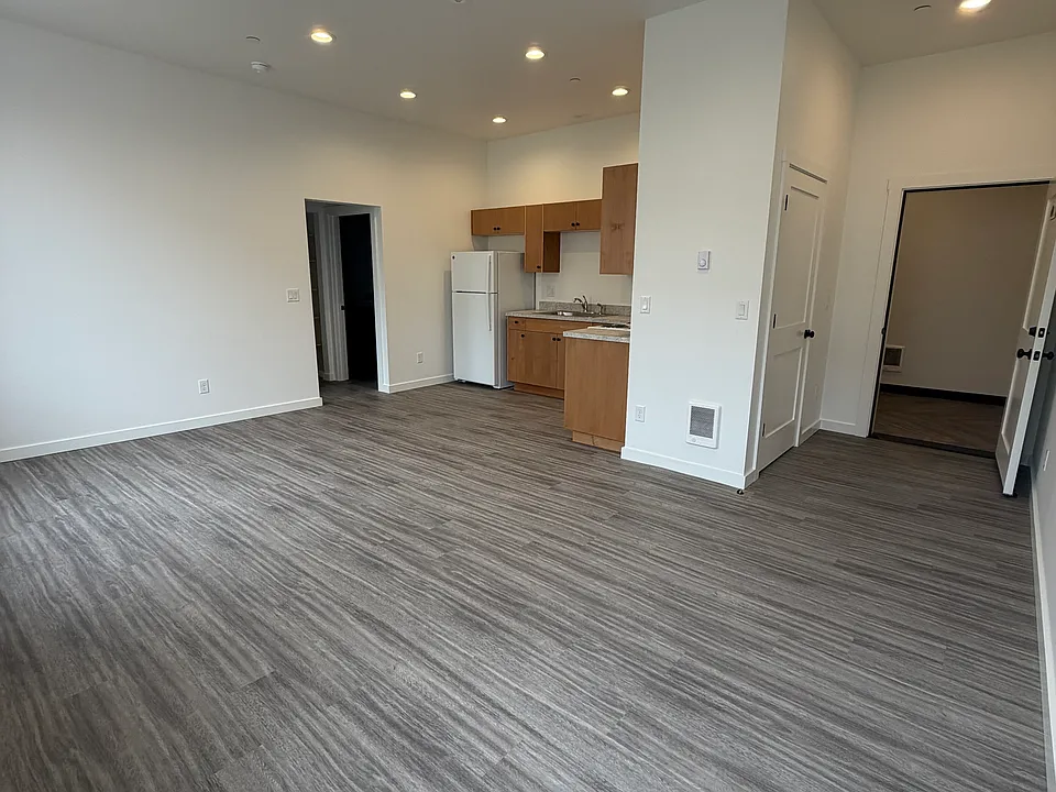 115 Main Ave #202