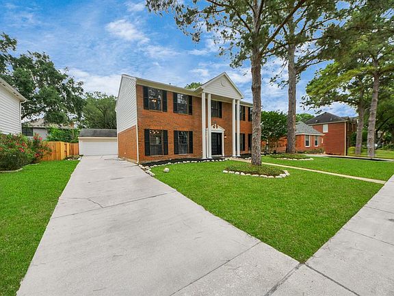 3rd image of 7622 Shangrila Ln