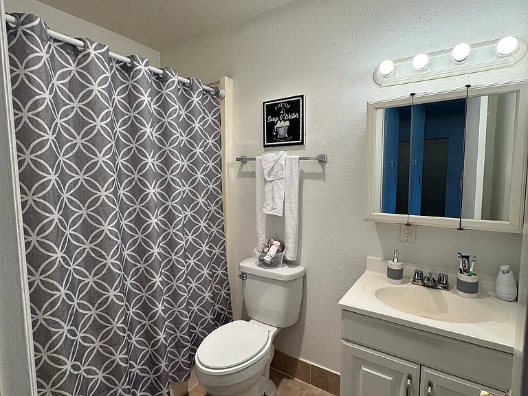 Applegate Apartment — Photo 13