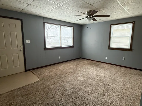 728 Seneca St APT 4, Leavenworth, KS 66048