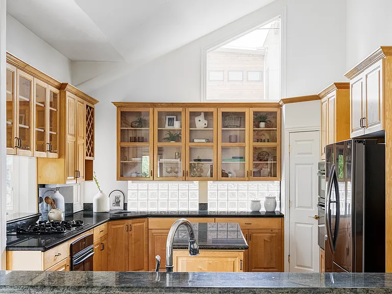 910 Kalmia Ave — Photo 14