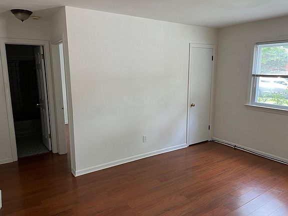3rd image of 1329 Hullview Ave #A