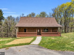 777 Pine Ln, York, PA 17406