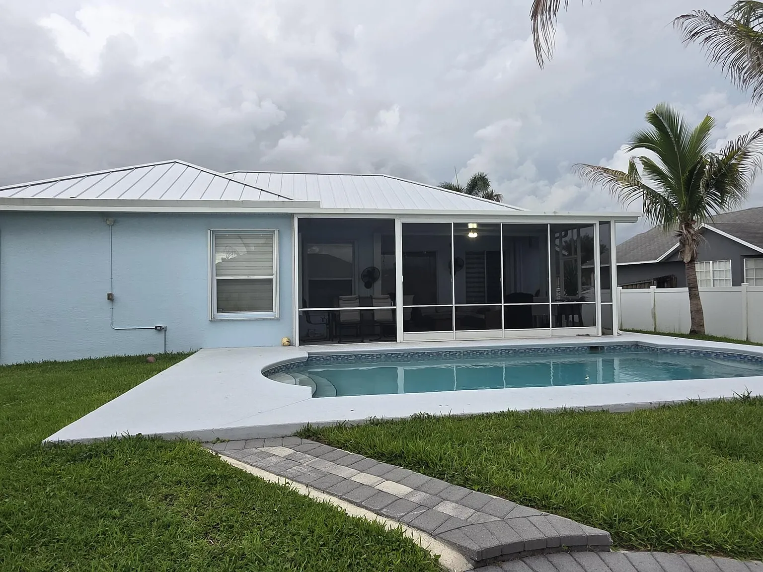 3 bed, 2.0 bath, 1541 sqft, $2,800 — Photo 2