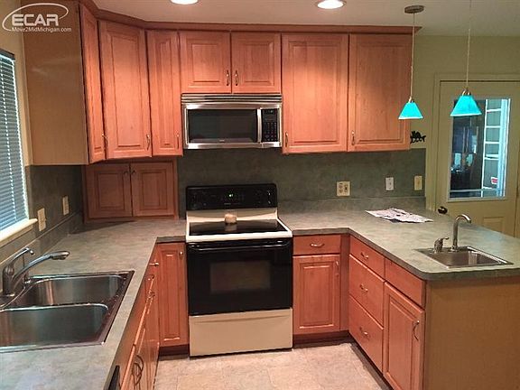 3rd image of 4467 Fairwood Dr