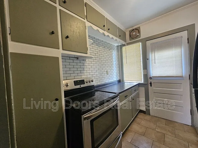 1 bed, 1.0 bath, $1,200 — Photo 2