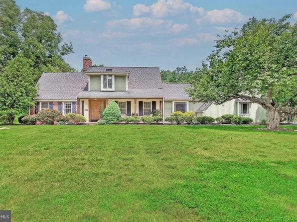 6 Aqua Ter, Pennington, NJ 08534