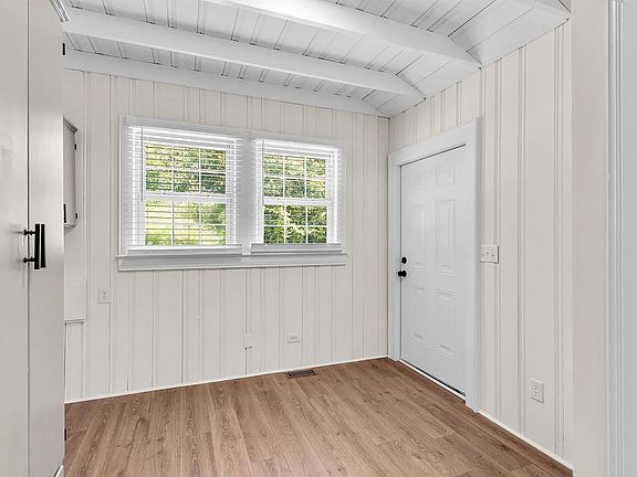 4th image of 514 Academy St