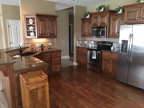3rd image of 4508 Stonebridge Dr W