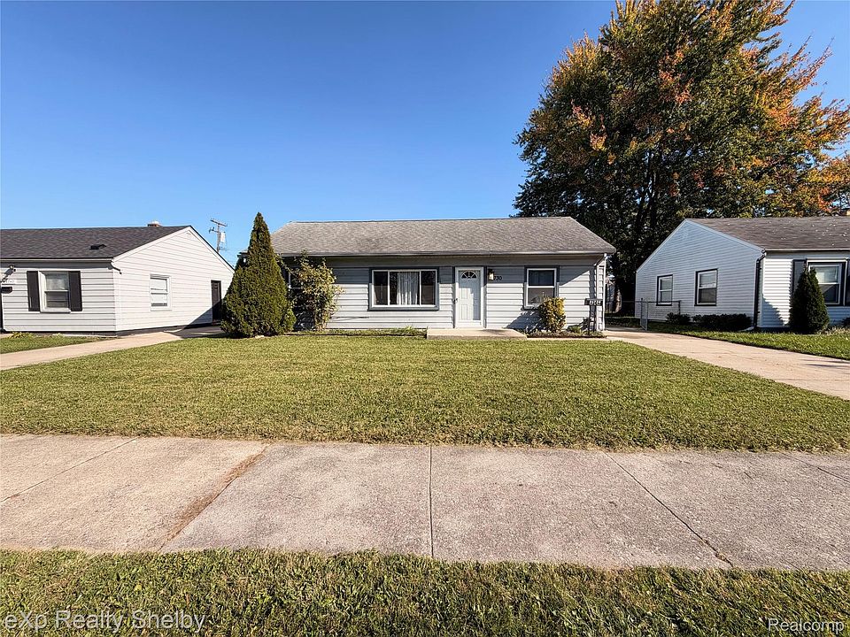 26730 Grandmont St, photo 2
