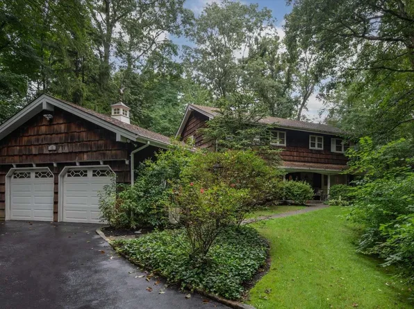 15 Gorham Lane, Dix Hills, NY 11746