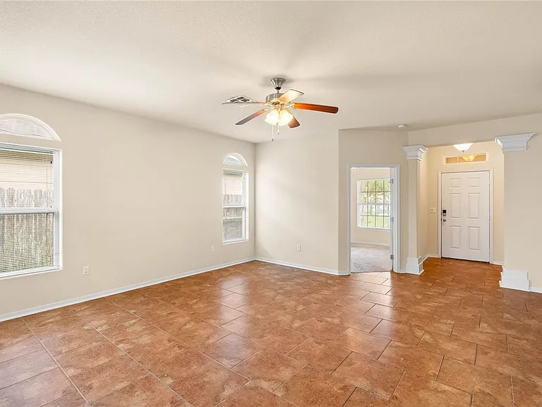 2529 Las Brisas St — Photo 3