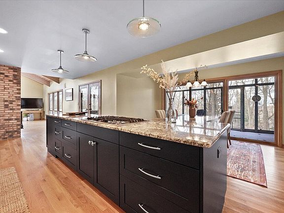 4th image of 2828 Lakewood Trl