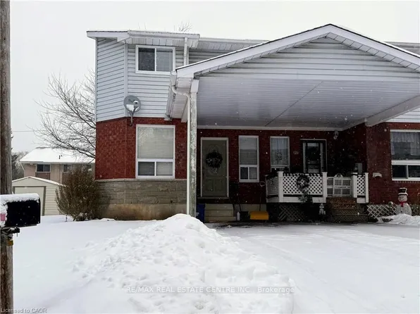 11 Norman Ln #1, Cambridge, ON N1R 5L9