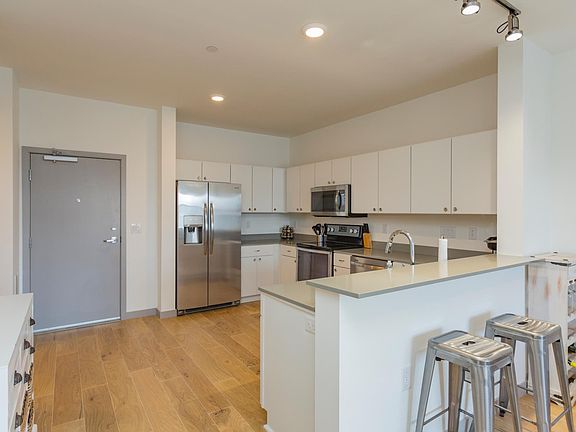 4th image of 400 Herron Dr #315