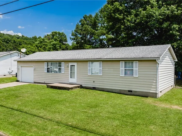 513 E Maple St, Davisville, WV 26142