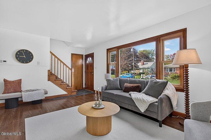 5th image of 8 Alta Road