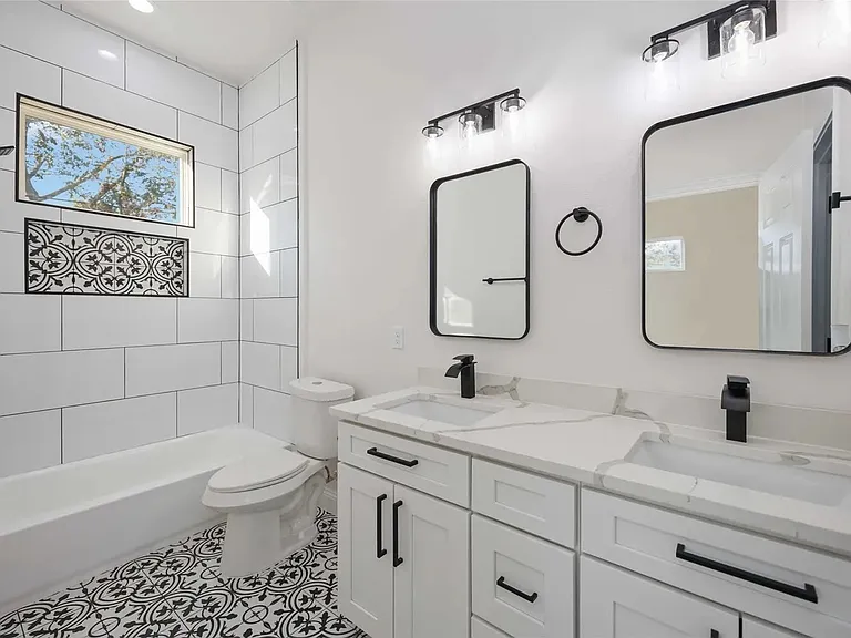 5862 Southington St — Photo 14