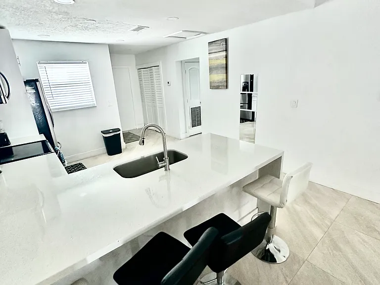 5733 SW 24th Ave — Photo 46