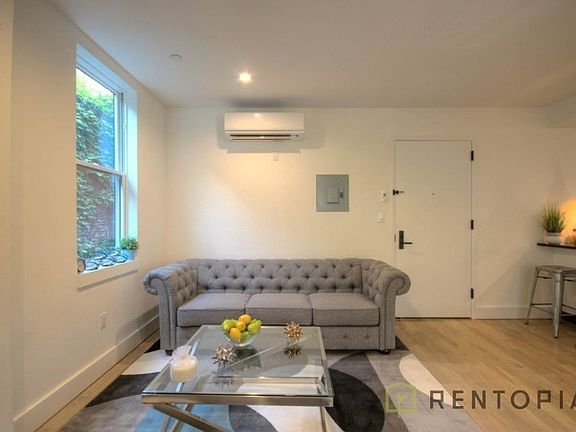 4th image of 10 Lexington Ave #3R