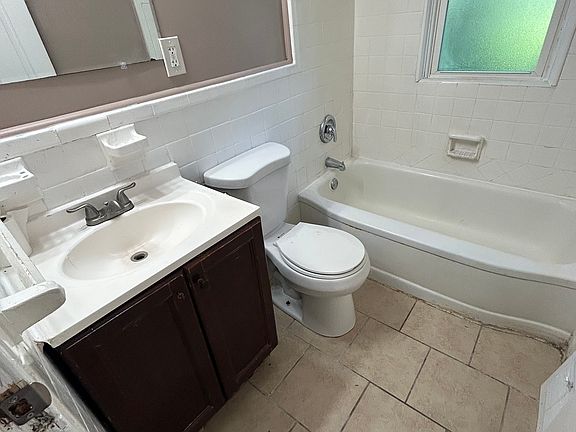 5th image of 253 S Barat Ave