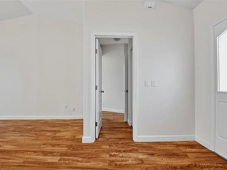 231 Wellington Dr — Photo 6