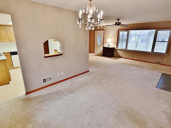 5th image of 17 Ironwood Dr