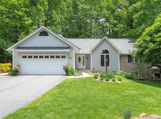 26 Robin Way, Candler, NC 28715
