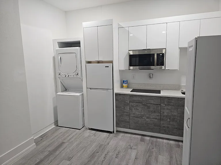 NE 4th Pl — Photo 2