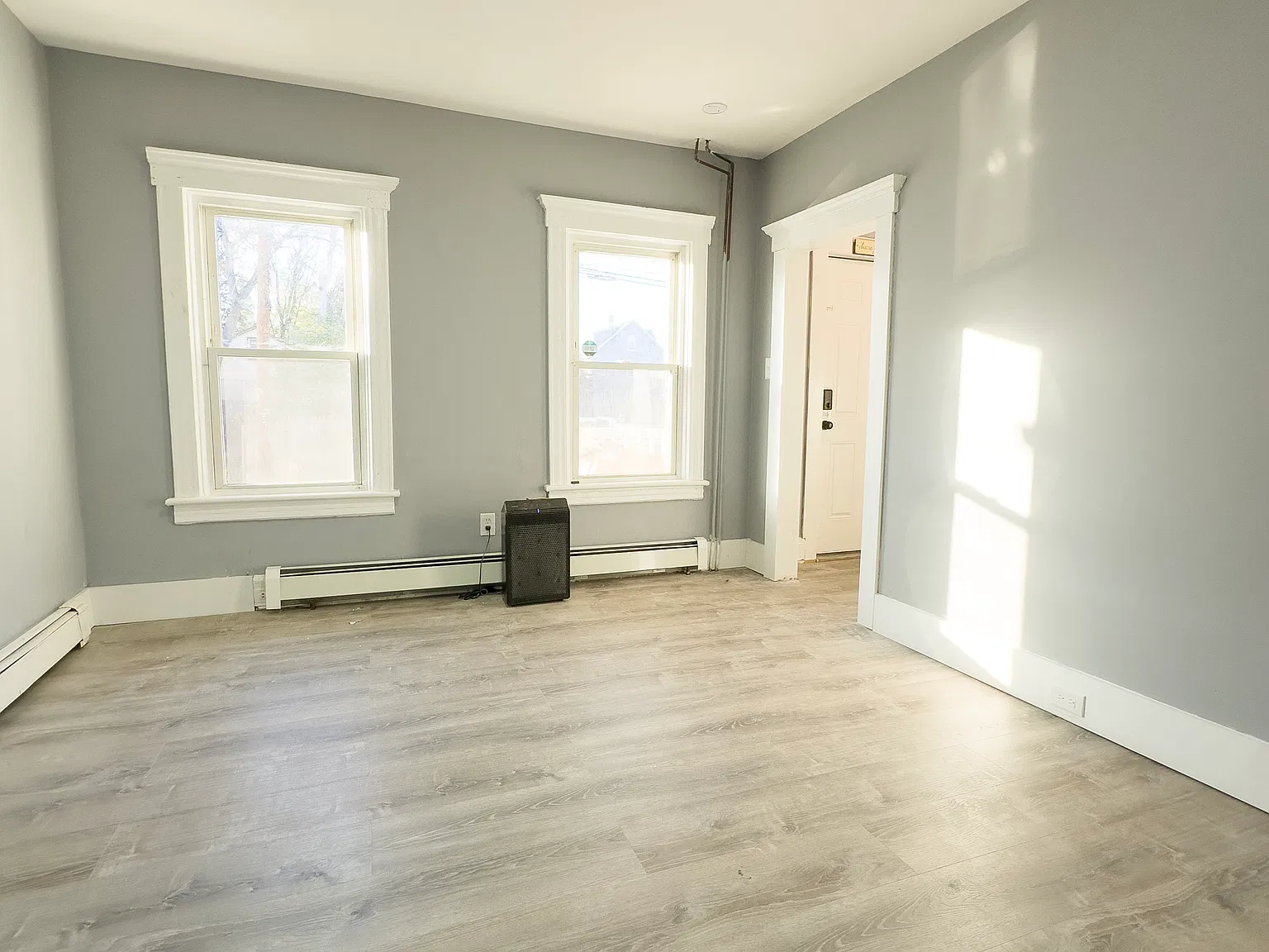 3 bed, 1376 sqft, $3,350 — Photo 2