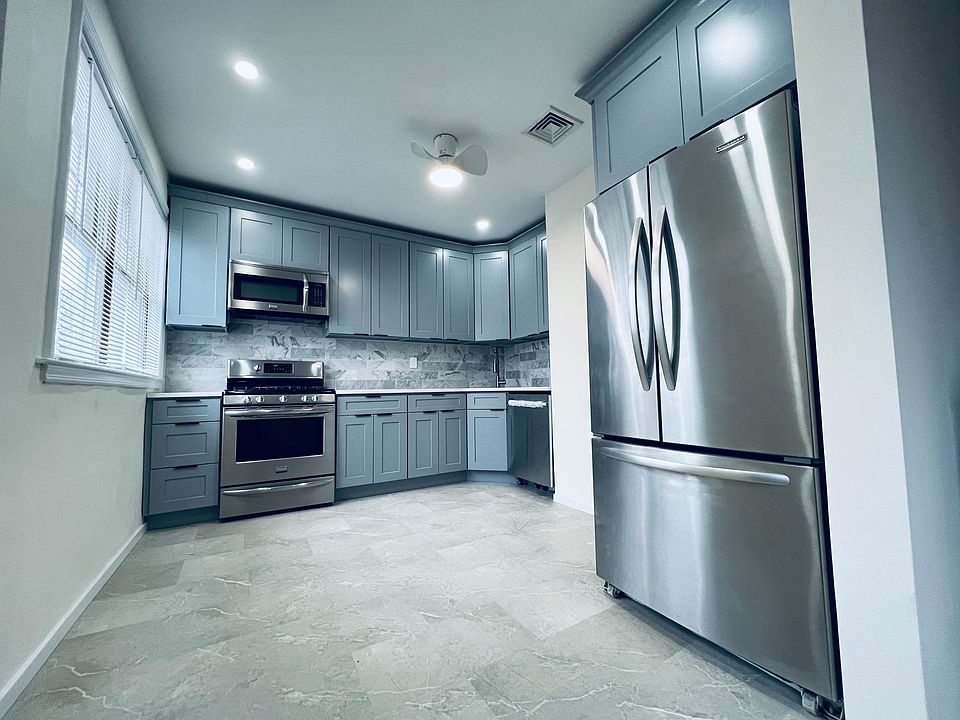 1st image of 11 Hodges Pl #2A