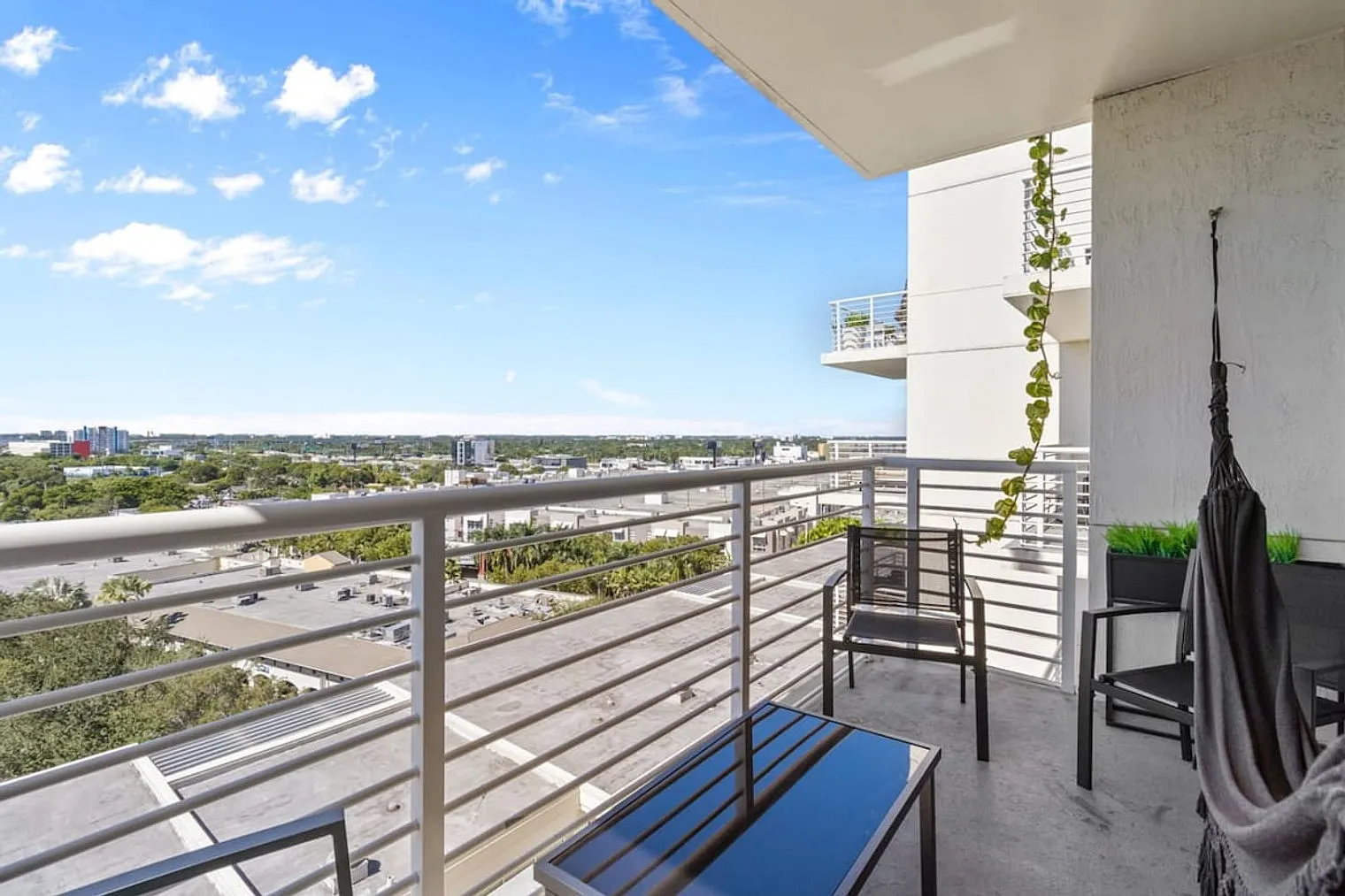 1 bed, 1.0 bath, 731 sqft, $3,948 — Photo 3